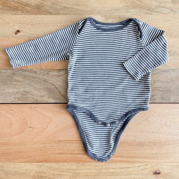 🧸 SALE! (5/$15, 8/$22, 12/$30) Gap bodysuit 6-12m unisex baby onesie top shirt - Picture 1 of 5